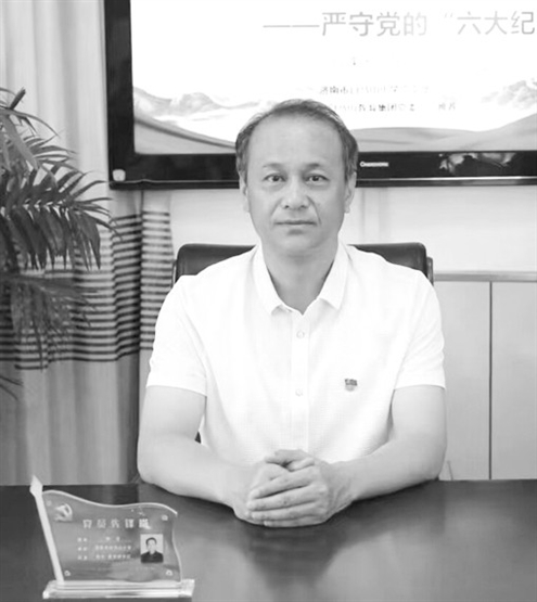 陈生,小学高级教师,自2001年担任小学校长,2020年担任济南市白马山小学校长,白马山教育集团理事长,获得市中区首批骨干校长和市中区优秀党员荣誉称号。坚持“用爱心打造有灵魂的教育”的办学理念,让教育照亮每一个孩子。